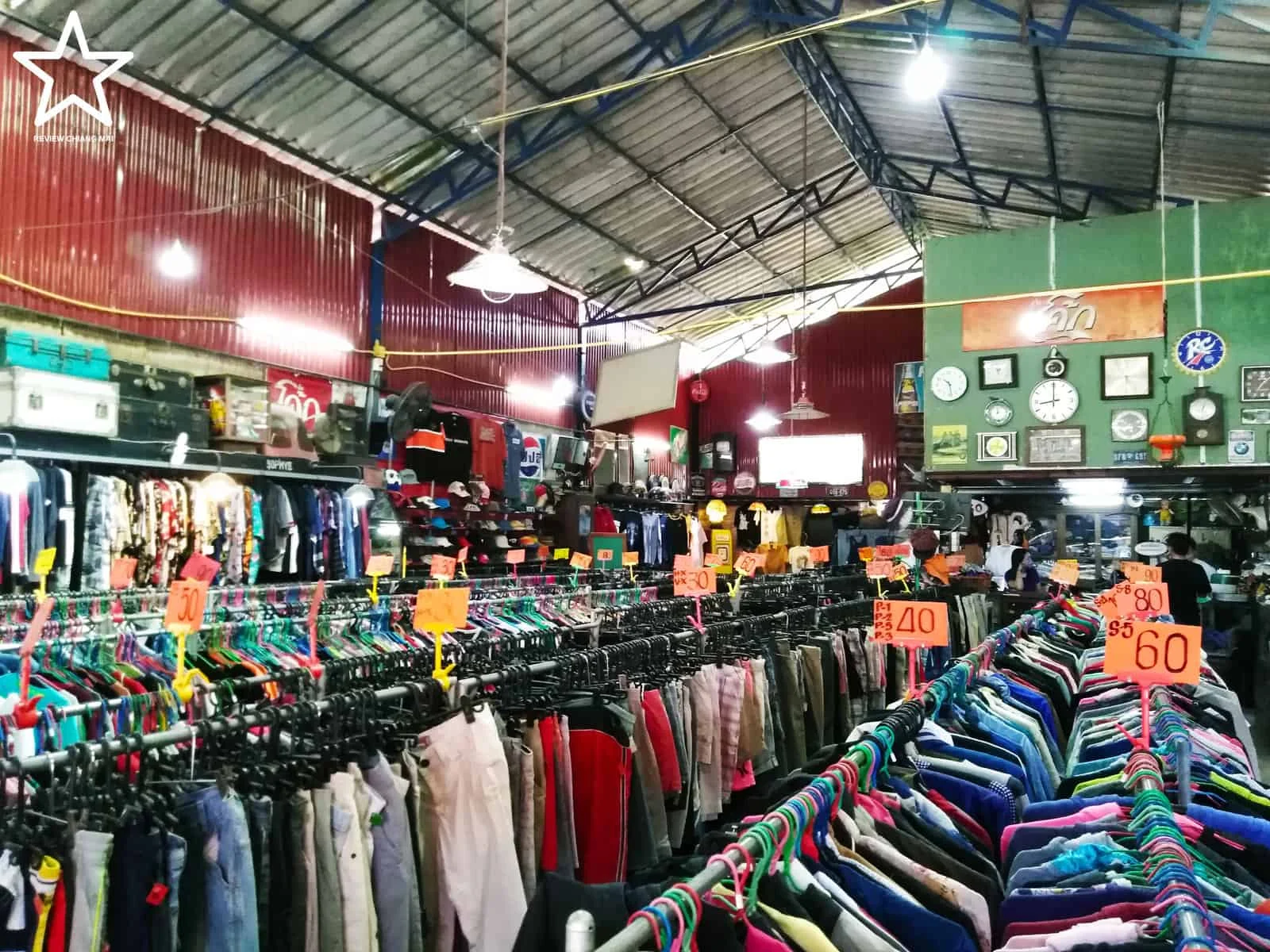 ร้านเสื้อผ้ามือสอง