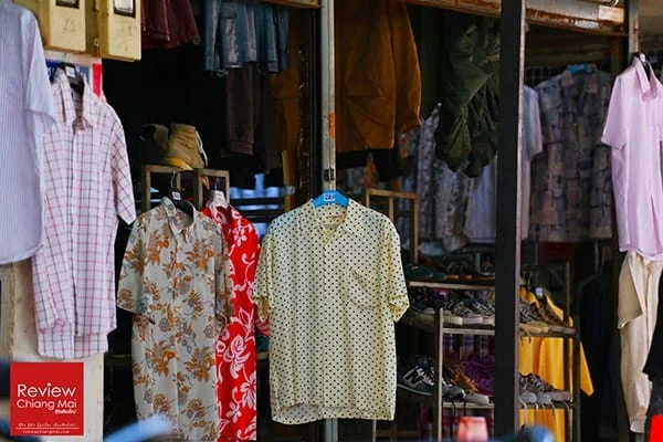 ร้านเสื้อผ้ามือสอง