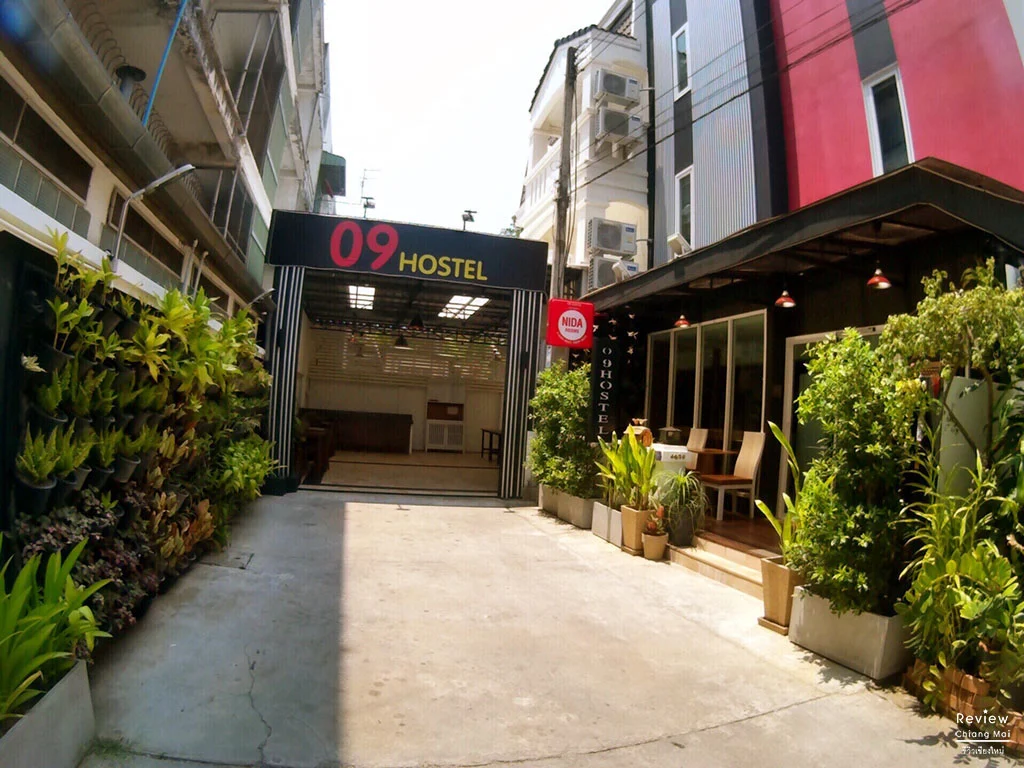 09 Hostel