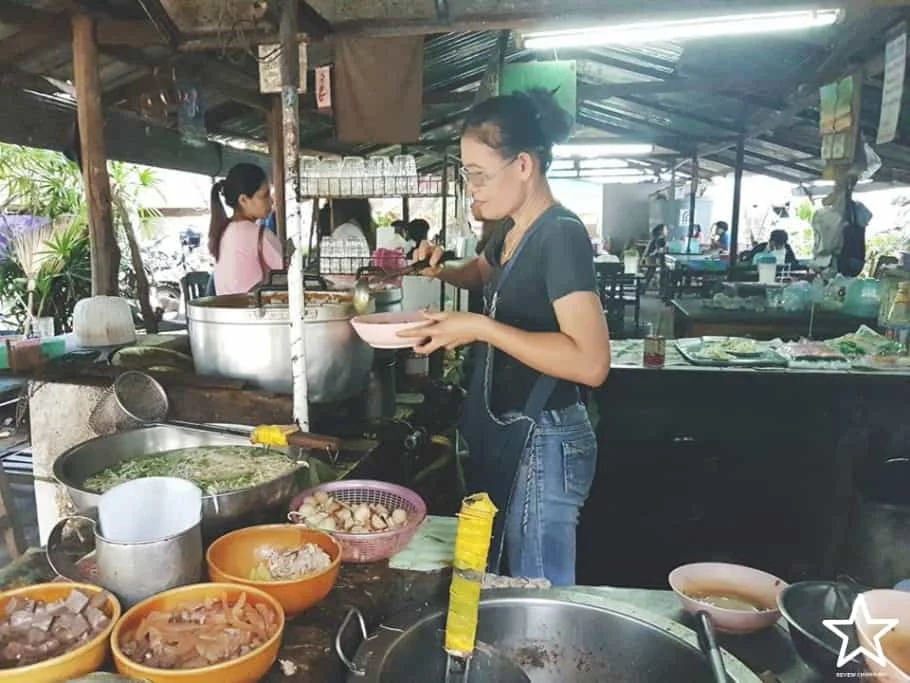 ร้านก๋วนเตี๋ยวป้าหรั่ง