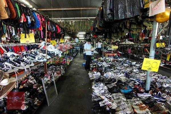 ร้านเสื้อผ้ามือสอง
