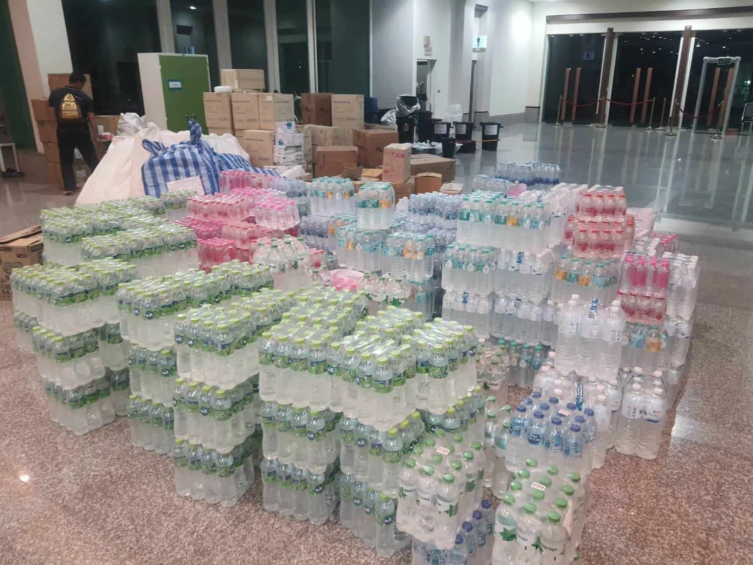chiangmai-donate-water-stuff-covid19 chiangmai-donate-water-stuff-covid19