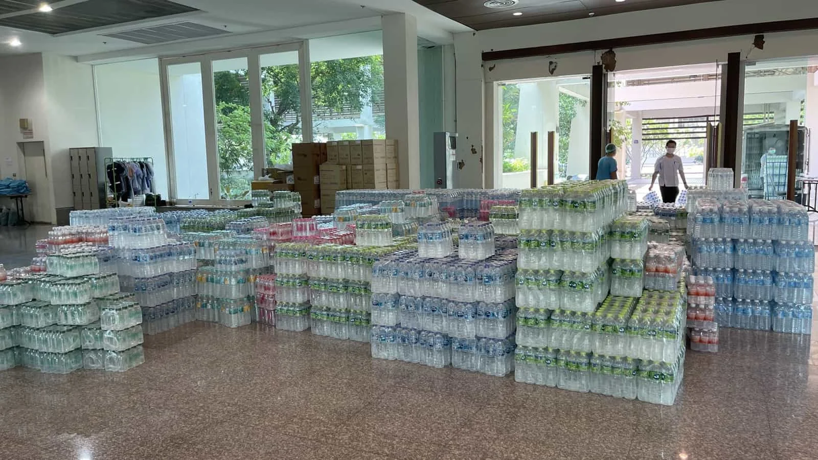 chiangmai-donate-water-stuff-covid19 chiangmai-donate-water-stuff-covid19