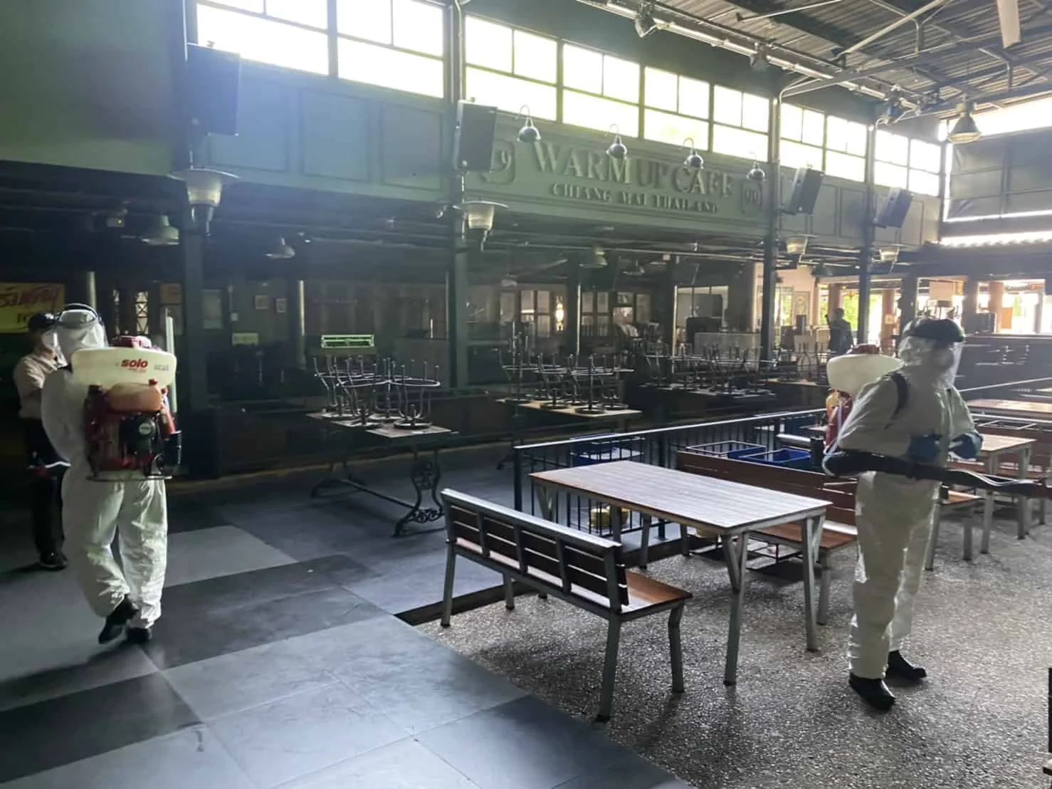 พ่นยาฆ่าเชื้อโควิด-19 ร้านวอร์มอัพคาเฟ่ พ่นยาฆ่าเชื้อโควิด-19 ร้านวอร์มอัพคาเฟ่