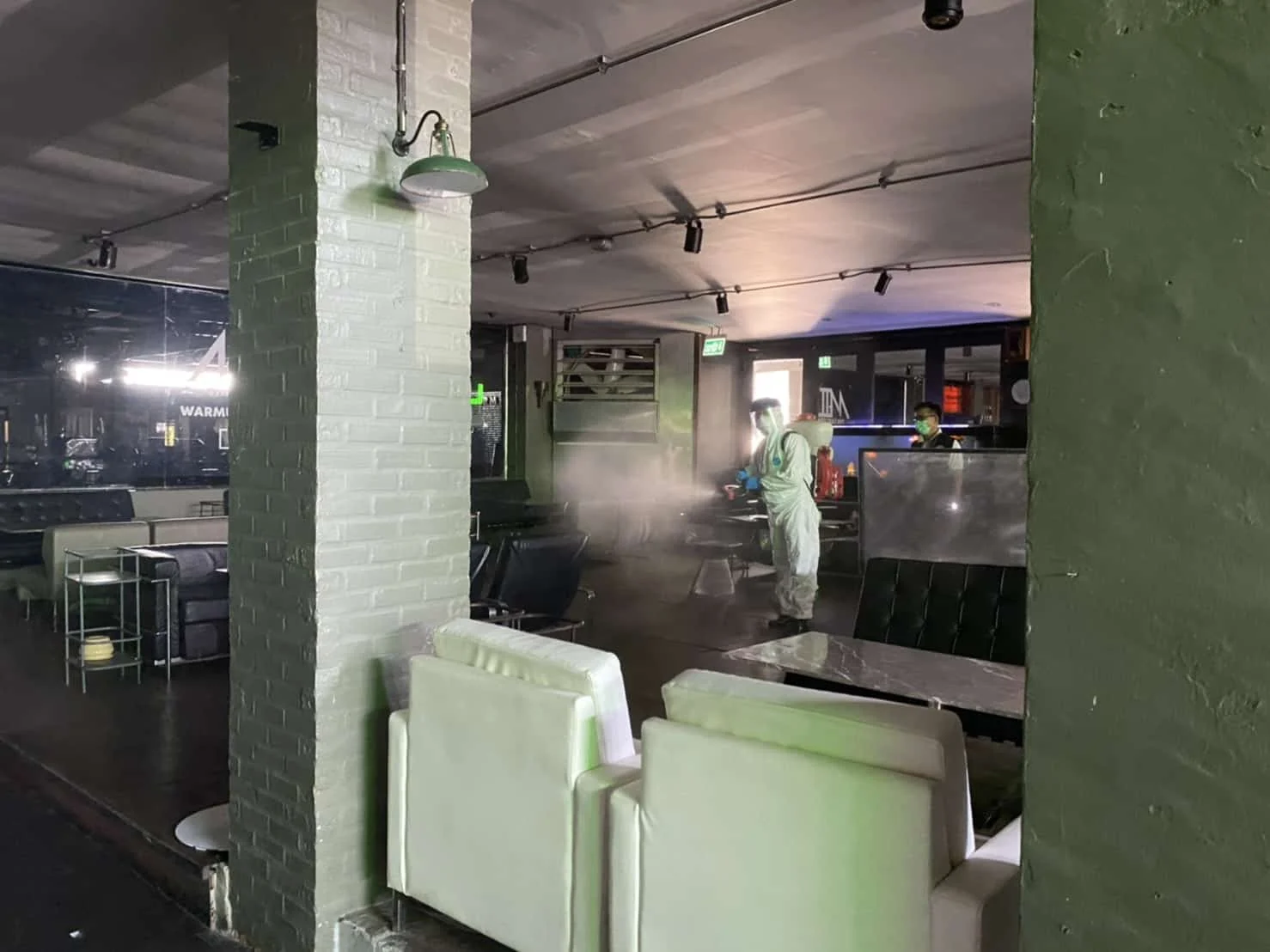 พ่นยาฆ่าเชื้อโควิด-19 ร้านวอร์มอัพคาเฟ่ พ่นยาฆ่าเชื้อโควิด-19 ร้านวอร์มอัพคาเฟ่