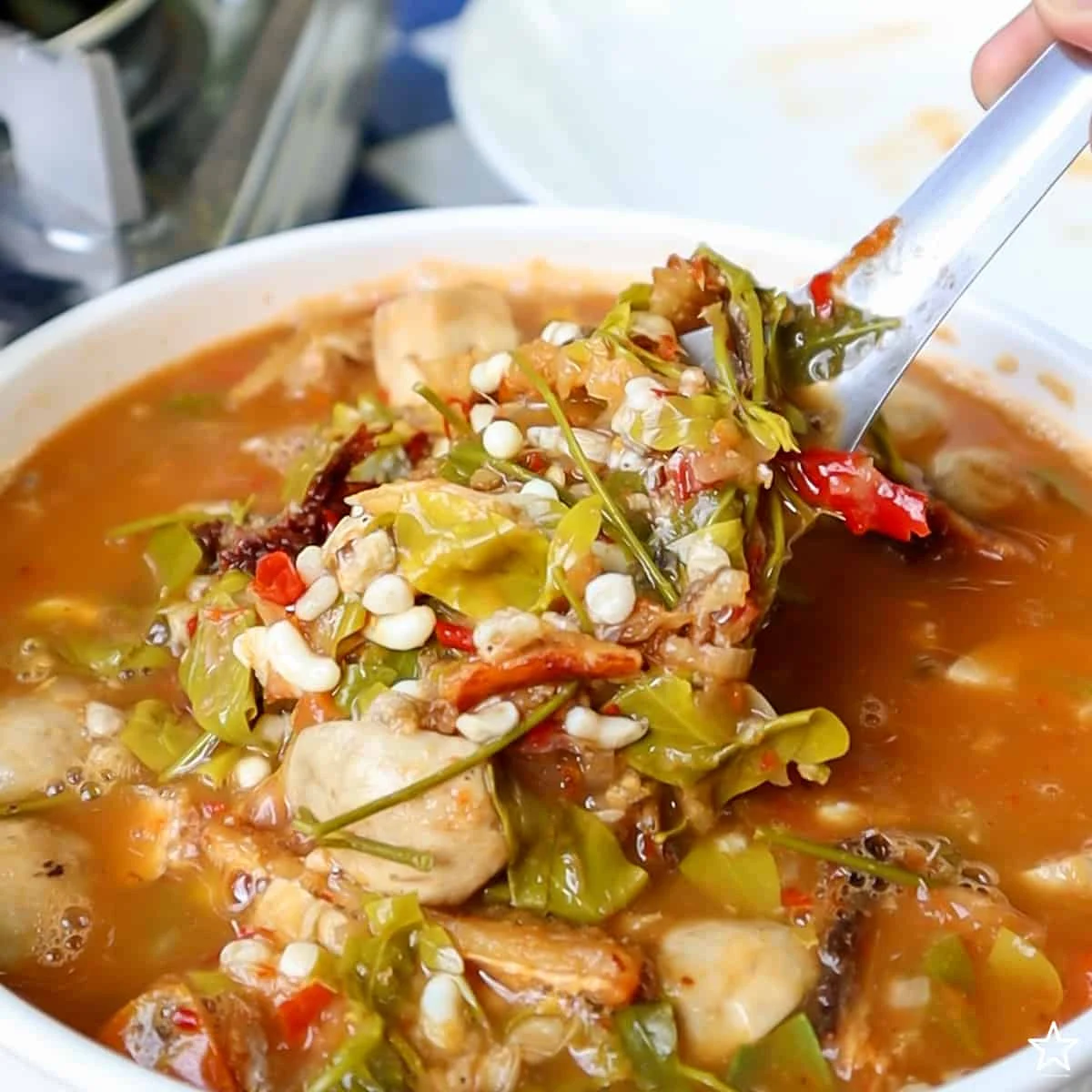 แกงผักหวานใส่ไข่มดแดง