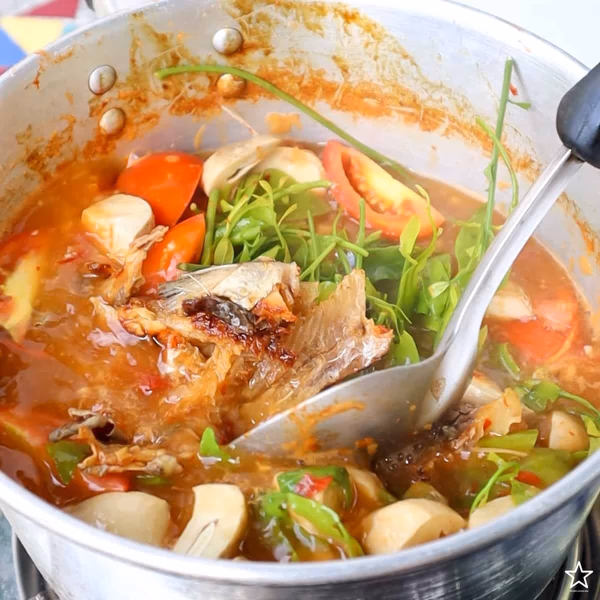 แกงผักหวานใส่ไข่มดแดง