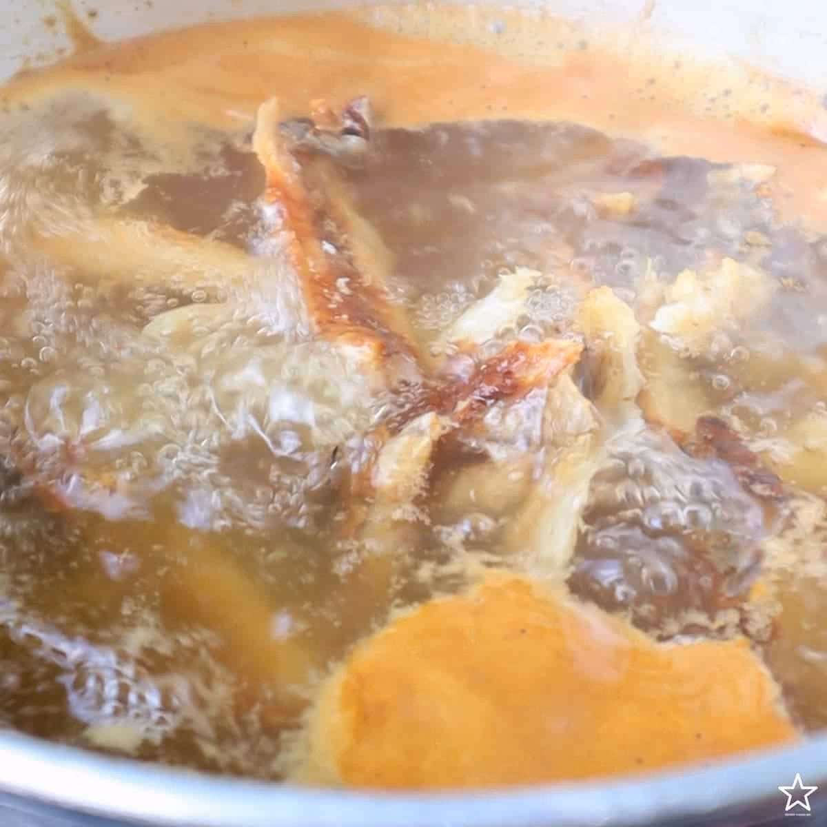 แกงผักหวานใส่ไข่มดแดง