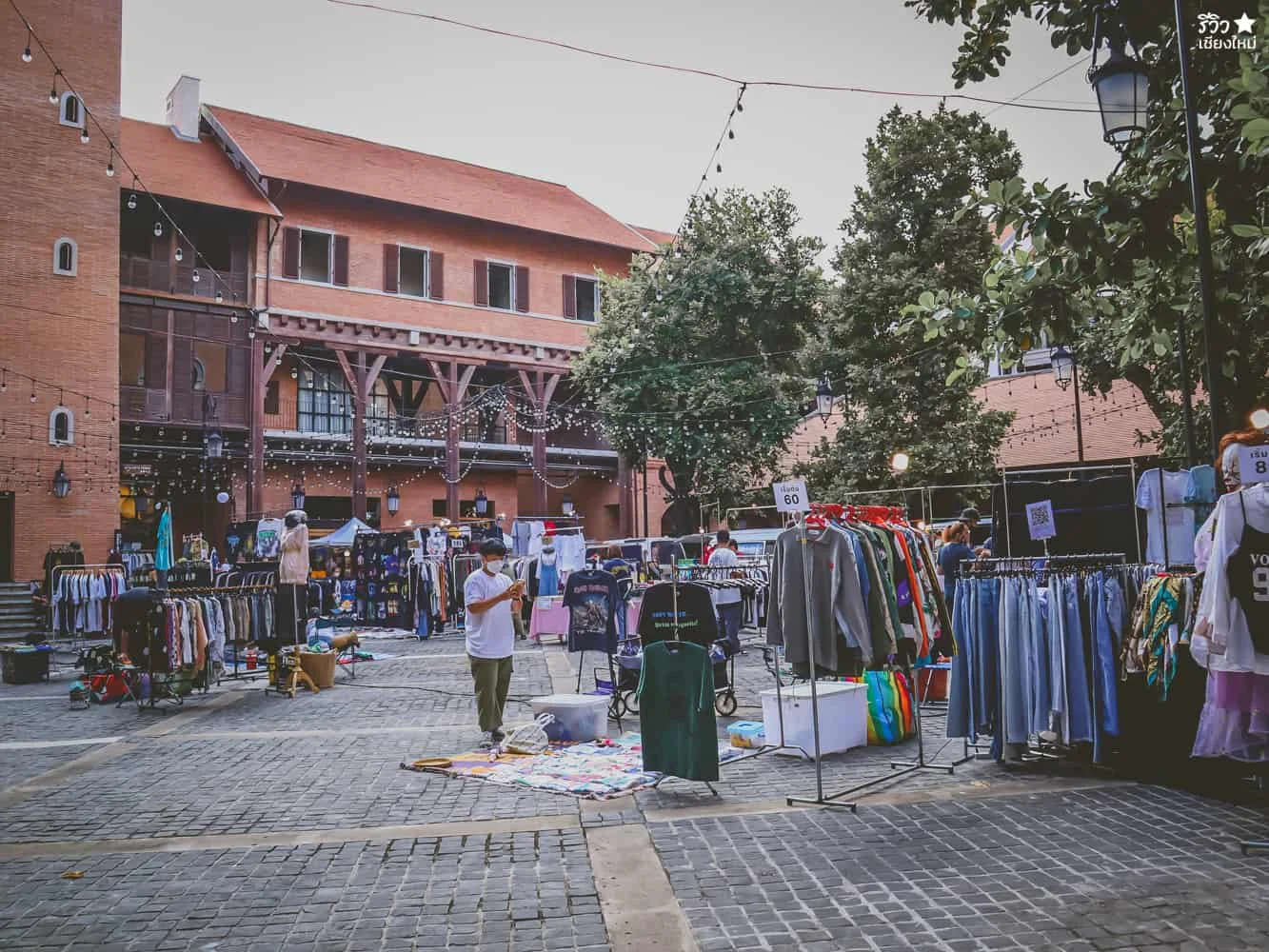 ตลาดผ้าวินเทจ