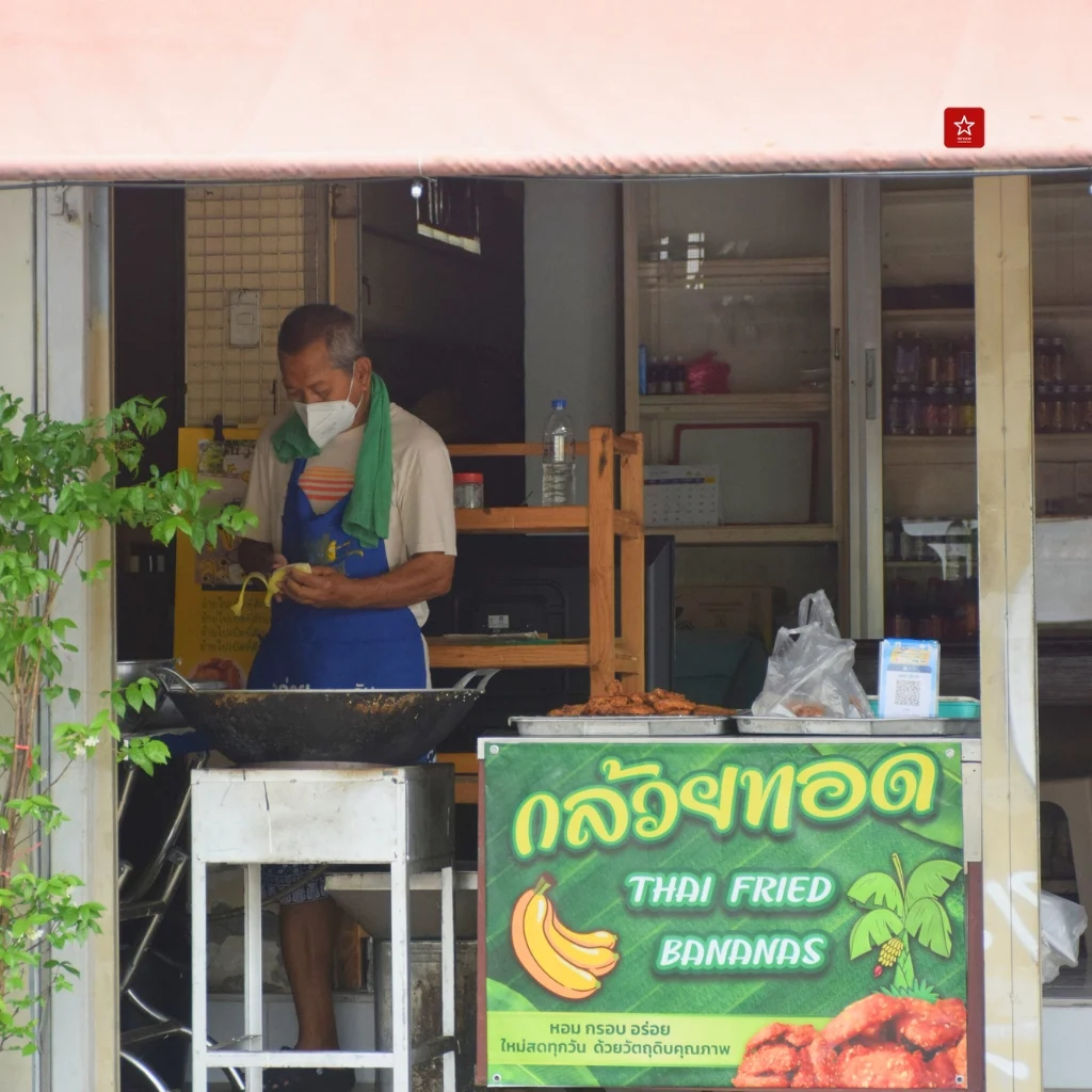 กล้วยทอดลุงภาวัฒน์ ร้านกล้วยทอดที่ขายตั้งแต่เช้า