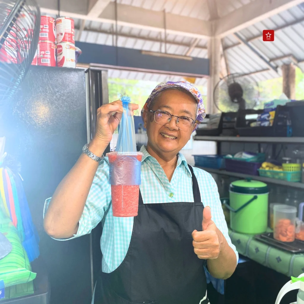 ทำความรู้จักป้าติ๋มและร้านป้าติ๋มน้ำผลไม้ปั่นฝายหิน